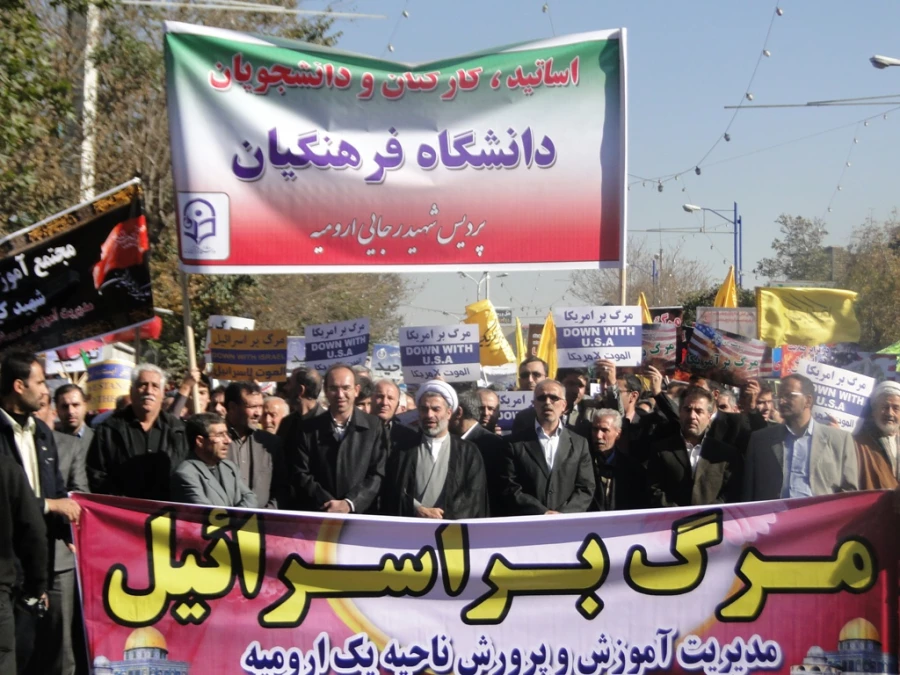 حضور پرشور کارکنان و دانشجویان پردیس در راهپیمایی یوم الله 13 آبان