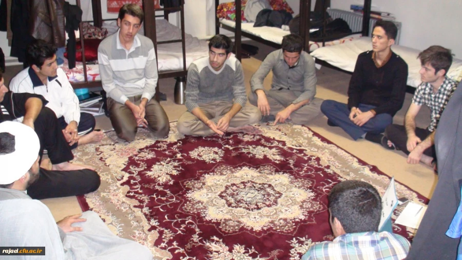 تشکیل جلسات حلقه های صالحین خوابگاهی