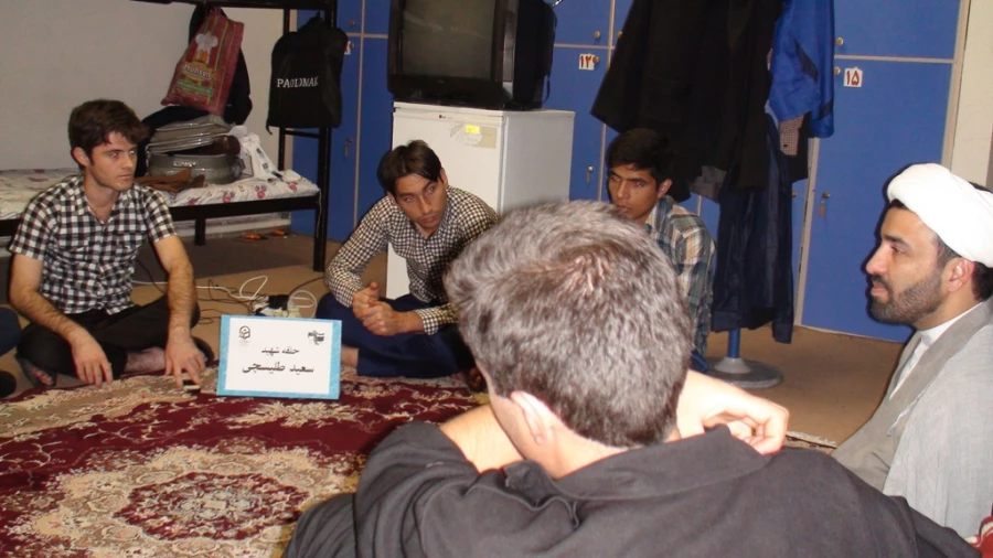 تشکیل جلسات حلقه های صالحین خوابگاهی