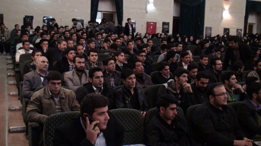 شرکت دانشجویان پردیس در همایش گرامیداشت هفتـه بسیـج