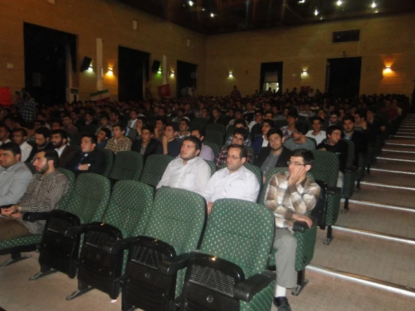 حضور دانشجویان پردیس در مراسم شبی با شهداء