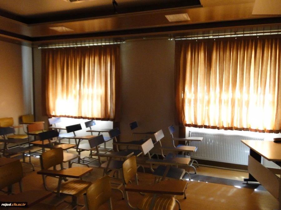 نصب پرده و آماده سازی کلاسها برای سال تحصیلی جدید