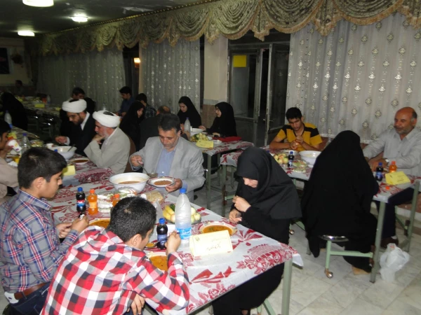 احیا شعائر دینی (افطاریه)