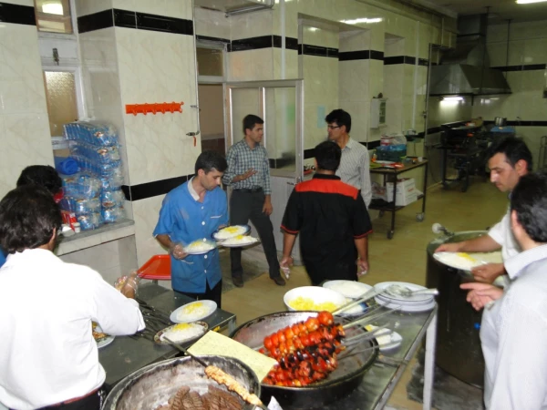 احیا شعائر دینی (افطاریه)