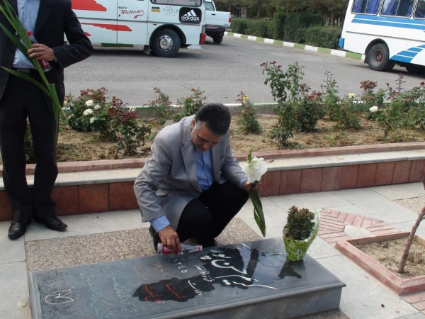 مراسم غبار روبی مزار شهدا به مناسبت بزرگداشت هفته دفاع مقدس 3