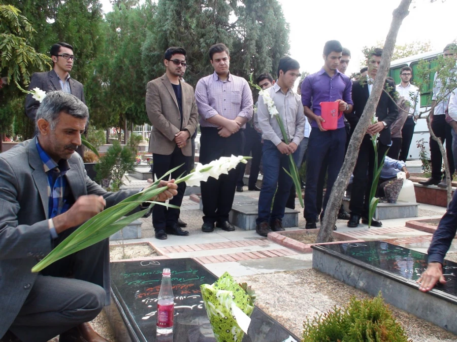 مراسم غبار روبی مزار شهدا به مناسبت بزرگداشت هفته دفاع مقدس 5