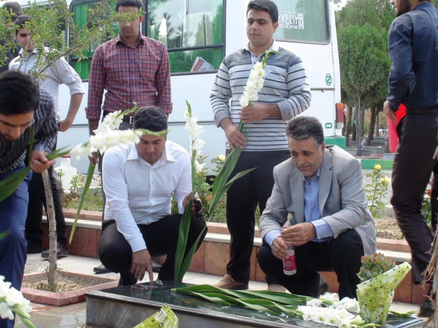 مراسم غبار روبی مزار شهدا به مناسبت بزرگداشت هفته دفاع مقدس 6