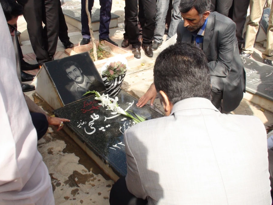 مراسم غبار روبی مزار شهدا به مناسبت بزرگداشت هفته دفاع مقدس 10