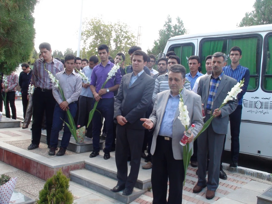 مراسم غبار روبی مزار شهدا به مناسبت بزرگداشت هفته دفاع مقدس 16