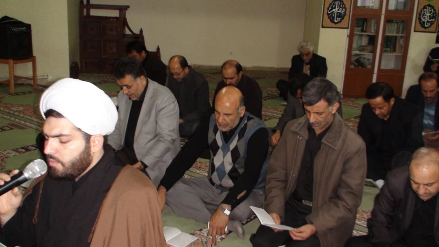 برگزاری مراسم پرفیض قرائت زیارت عاشورا با حضور همکاران اداری و اساتید پردیس 3