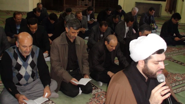 برگزاری مراسم پرفیض قرائت زیارت عاشورا با حضور همکاران اداری و اساتید پردیس