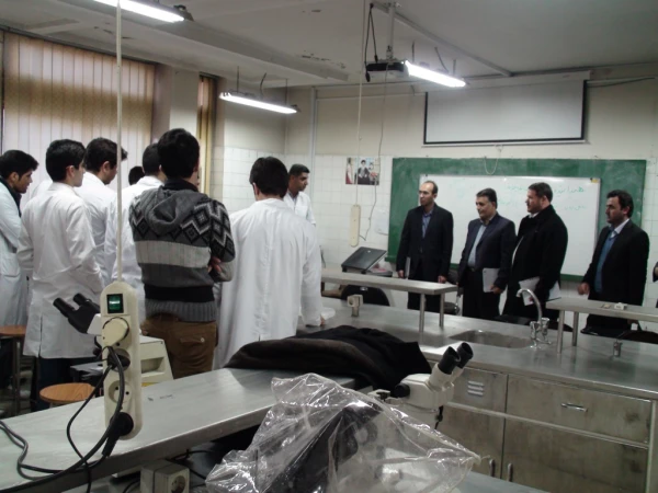 بازدید روسای پردیسهای دانشگاه فرهنگیان، معاون برنامه ریزی و توسعه مدیریت و مسئولان پژوهشکده تعلیم و تربیت اداره کل آموزش و پرورش استان از آزمایشگاههای پردیس شهید رجایی