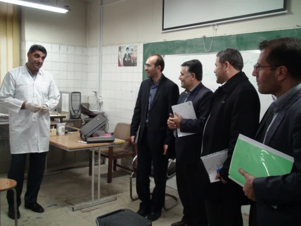بازدید روسای پردیسهای دانشگاه فرهنگیان، معاون برنامه ریزی و توسعه مدیریت و مسئولان پژوهشکده تعلیم و تربیت اداره کل آموزش و پرورش استان از آزمایشگاههای پردیس شهید رجایی