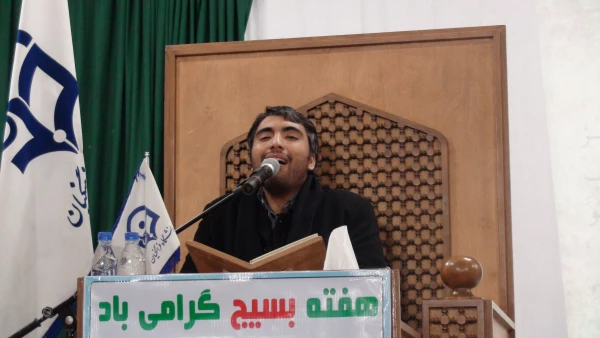برگزاری محفل انس با قرآن بمناسبت گرامیداشت هفته بسیج با حضور نفر اول مسابقات بین المللی 5