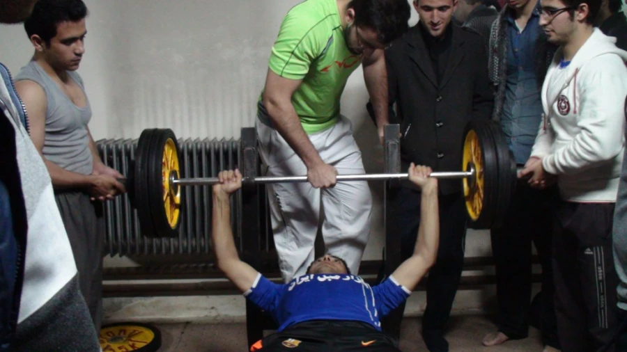 برگزاری مسابقات ورزشی به مناسبت بزرگداشت هفته بسیج بین دانشجویان