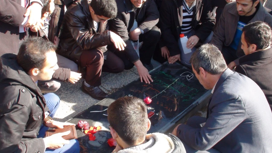 تجدید میثاق مسئولین و دانشجویان پردیس با شهدای اسلام