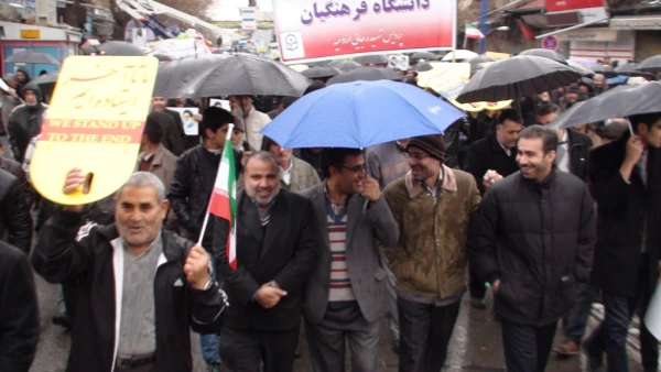 شرکت گسترده کارکنان، اساتید و دانشجویان پردیس شهید رجایی ارومیه در راهپیمایی یوم ا... 22 بهمن