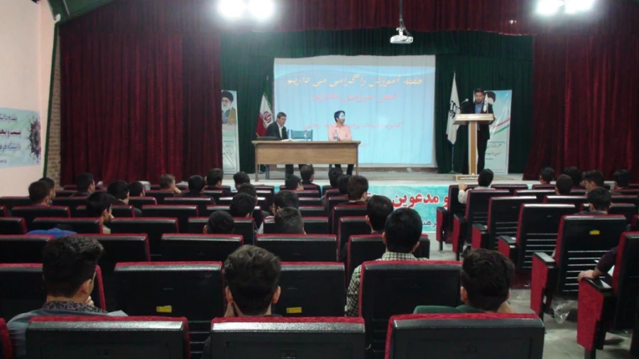 برگزاری همایش ادبی شعر سرزمین مادری  جهت بزرگداشت هفته آموزش 3