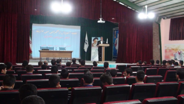 برگزاری همایش ادبی شعر سرزمین مادری  جهت بزرگداشت هفته آموزش