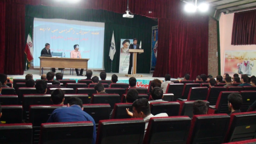 برگزاری همایش ادبی شعر سرزمین مادری  جهت بزرگداشت هفته آموزش