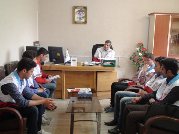 به مناسبت هفته هلال احمر

دیدار اعضای کانون هلال احمر پردیس شهید رجایی با معاون آموزشی و فرهنگی پردیس
 2