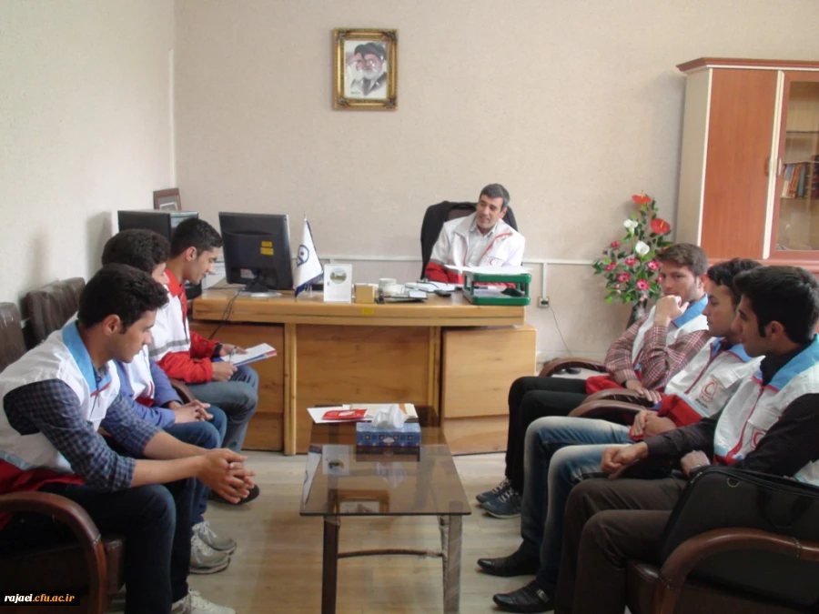 به مناسبت هفته هلال احمر

دیدار اعضای کانون هلال احمر پردیس شهید رجایی با معاون آموزشی و فرهنگی پردیس
 2