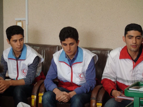 به مناسبت هفته هلال احمر

دیدار اعضای کانون هلال احمر پردیس شهید رجایی با معاون آموزشی و فرهنگی پردیس
 3