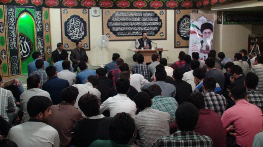 نشست صمیمی دانشجویان شرکت کننده در دوره حیات طیبه با جناب آقای دکتر جهانگیر زاده نماینده مردم ارومیه در مجلس شورای اسلامی