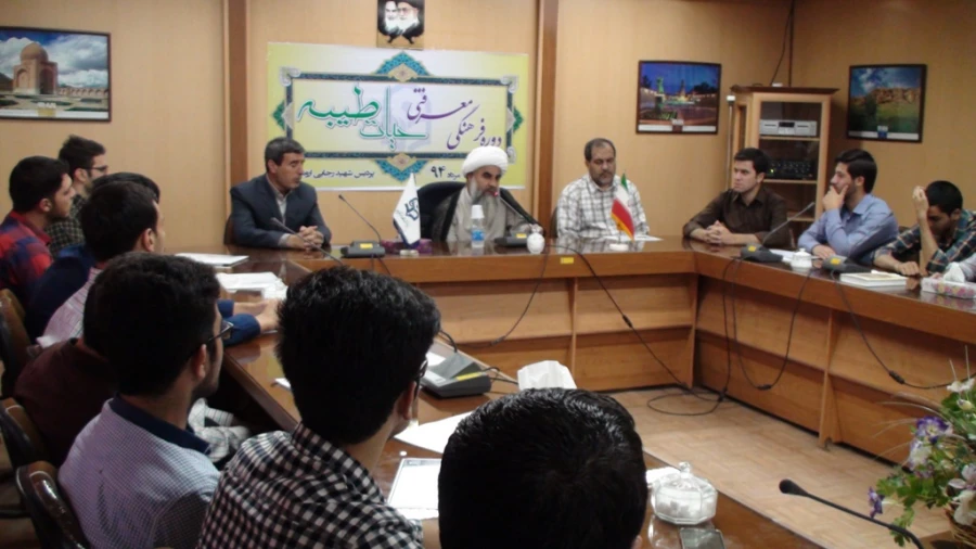 حضور حجه الاسلام و المسلمین حاج آقای سلامتی در جمع دانشجویان در دوره حیات طیبه