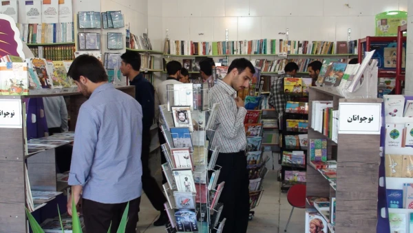 بازدید دانشجویان شرکت کننده در دوره حیات طیبه از پاتوق کتاب