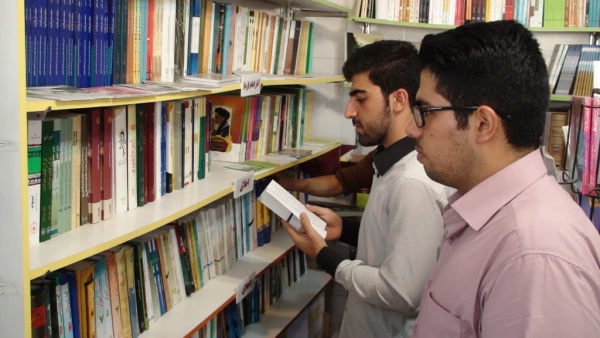 بازدید دانشجویان شرکت کننده در دوره حیات طیبه از پاتوق کتاب 3