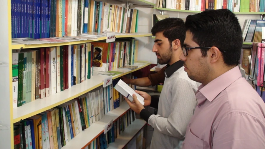 بازدید دانشجویان شرکت کننده در دوره حیات طیبه از پاتوق کتاب 3