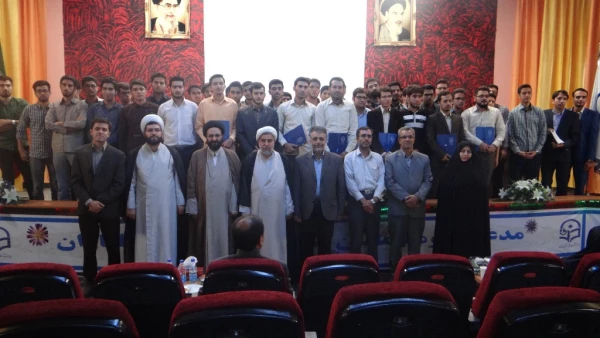 با حضور حجت الاسلام و المسلمین دادگر 

مراسم اختتامیه اردوی فرهنگی معرفتی حیات طیبه پردیس های  استان آذربایجان غربی برگزار شد . 2