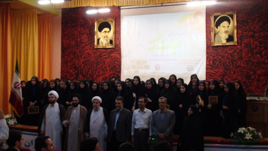 با حضور حجت الاسلام و المسلمین دادگر 

مراسم اختتامیه اردوی فرهنگی معرفتی حیات طیبه پردیس های  استان آذربایجان غربی برگزار شد . 4