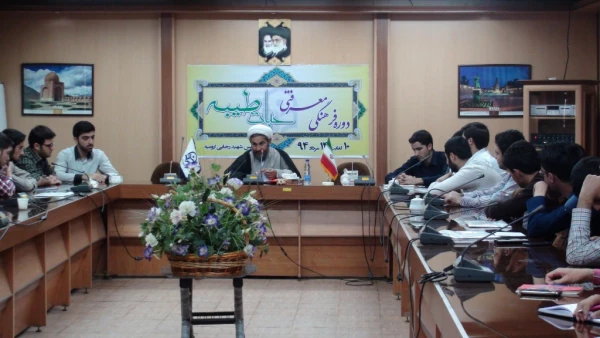 حضور حجت الاسلام و المسلمین حاج آقا مهدوی مسئول نمایندگی ولی فقیه در سپاه شهدای استان در جمع دانشجویان اردوی حیات طیبه