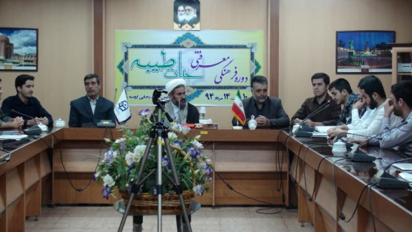 حضور حجت الاسلام و المسلمین حاج آقا مهدوی مسئول نمایندگی ولی فقیه در سپاه شهدای استان در جمع دانشجویان اردوی حیات طیبه