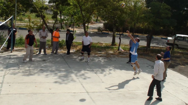 به مناسبت سالروز ولادت امام رضا(ع) و هفته دولت

برگزاری مسابقه والیبال بین کارکنان پردیس شهید رجایی ارومیه 3