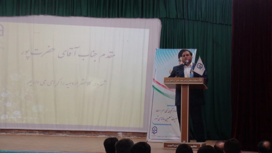 در پردیس شهید رجایی ارومیه برگزار شد

مراسم استانی گرامیداشت آغاز سال تحصیلی 95-94   3