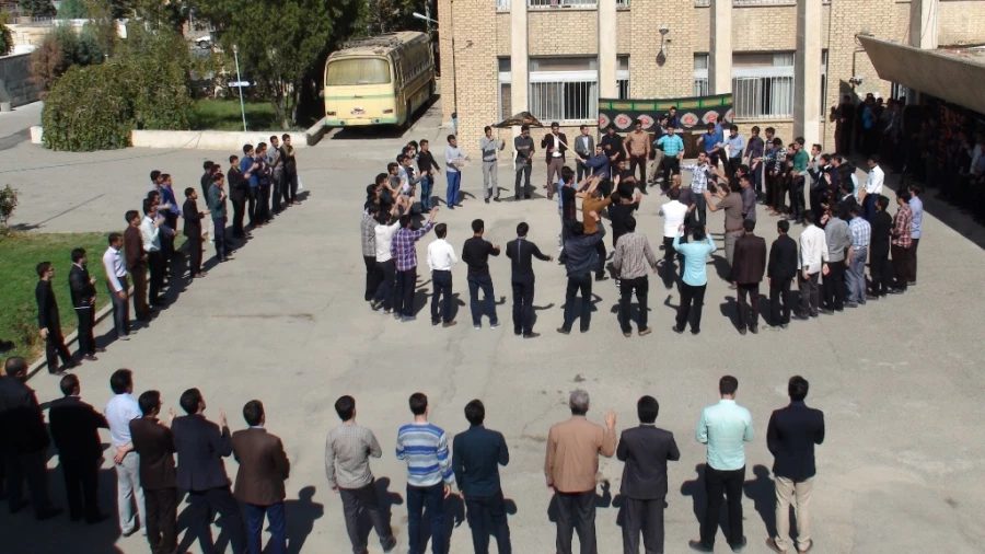 اعلان عزا و اهتزاز پرچم حسینی بمناسبت ورود به ماه محرم