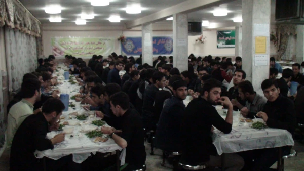 پخت و توزیع آش نذری به همت دانشجو معلمان پردیس شهید رجایی ارومیه