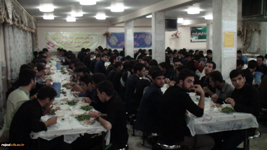 پخت و توزیع آش نذری به همت دانشجو معلمان پردیس شهید رجایی ارومیه