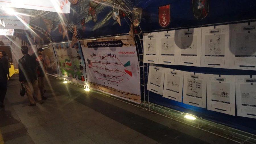 برپایی غرفه فرهنگی بمناسبت 13 آبان در میدان انقلاب ارومیه 7