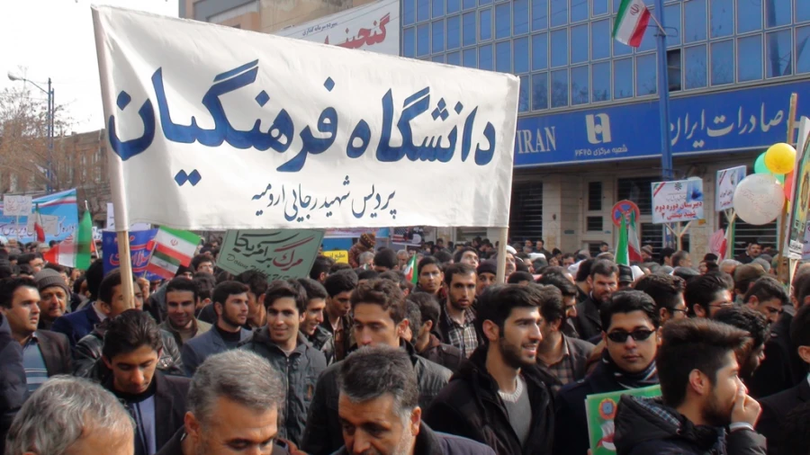 حضور پرشور و گسترده دانشجویان پردیس در راهپیمایی یوم ا... 22 بهمن