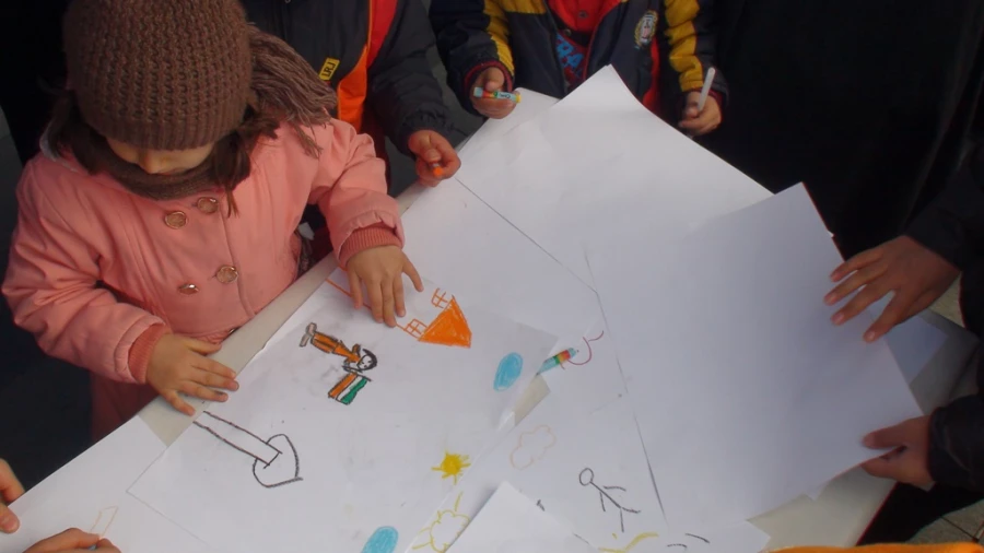 به همت بسیج دانشجویی پردیس :

برپایی ایستگاه نقاشی کودکان در راهپیمایی عظیم 22 بهمن