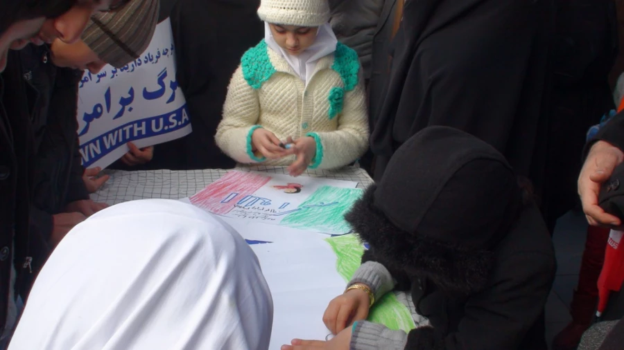 به همت بسیج دانشجویی پردیس :

برپایی ایستگاه نقاشی کودکان در راهپیمایی عظیم 22 بهمن
 8