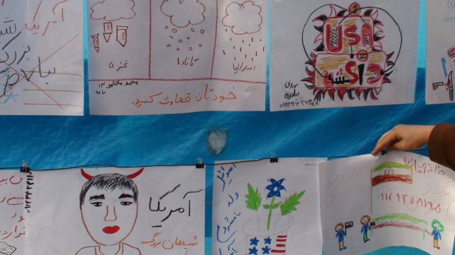 به همت بسیج دانشجویی پردیس :

برپایی ایستگاه نقاشی کودکان در راهپیمایی عظیم 22 بهمن
 10