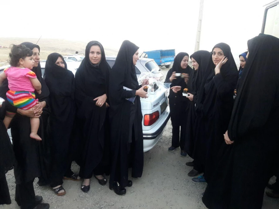 بازدید از نمایشگاه گل و گیاه در پارک جنگلی و گردش در پارک جنگلی و پذیرایی با کیک و بستنی از دانشجویان خواهر ماده 28 پردیس استان آذربایجان غربی 3