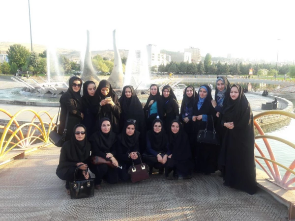 بازدید مهارت آموزان از بوستان بزرگ ائللر باغی و پذیرایی با بستنی و کیک 3