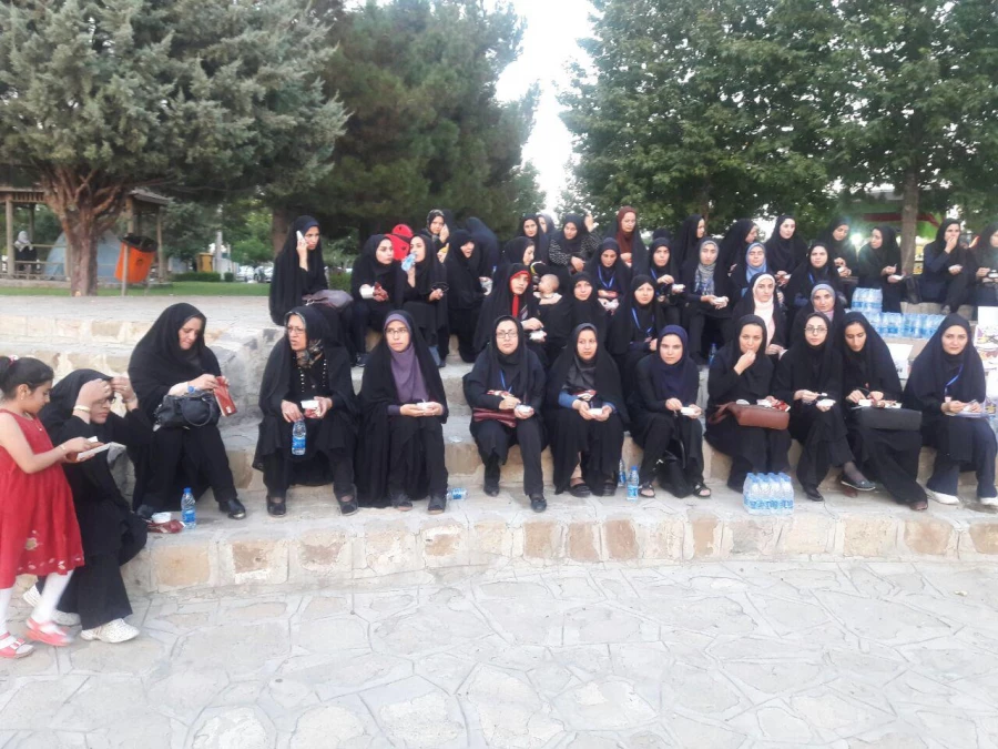 بازدید مهارت آموزان از بوستان بزرگ ائللر باغی و پذیرایی با بستنی و کیک 5