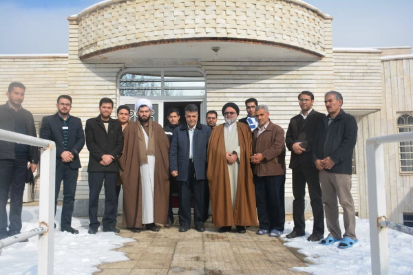 عیادت جمعی از مسئولین و دانشجویان پردیس از مجاهد نستوه حاج آقای حسنی بمناسبت فرا رسیدن روز 9 دی

 2